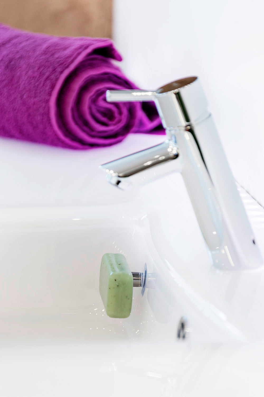 Magnetic Floating Soap Holder – Self-Draining Soap Dish for Shower & Sink